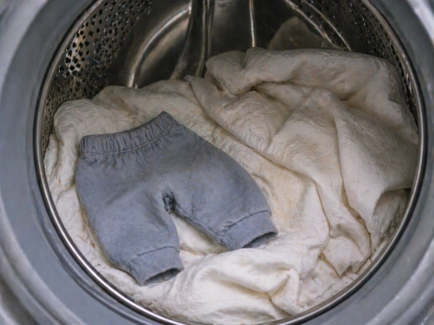 Baby Kleidung mit Flecken