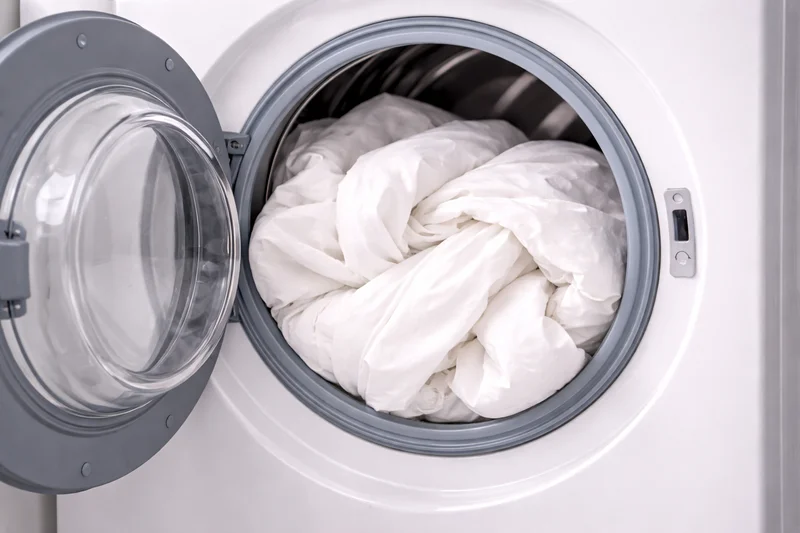 Bettwäsche in Waschmaschine